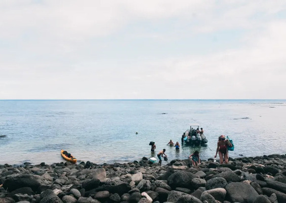 Kauai-Sea-Tours-Raft-Adventure-Nualolo-Kai-Beach-Landing-Slider 5