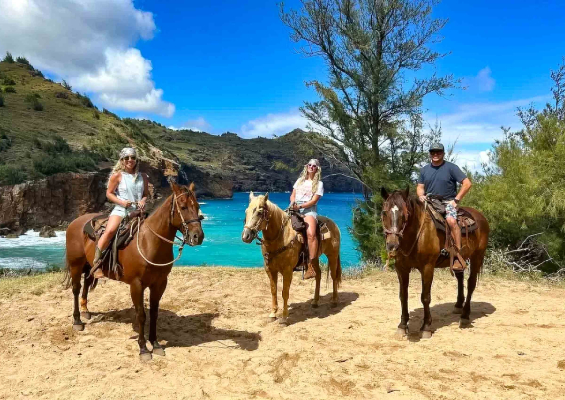 cmj_country_stables-private_paniolo_experience-slider-friends-riding-a-horse