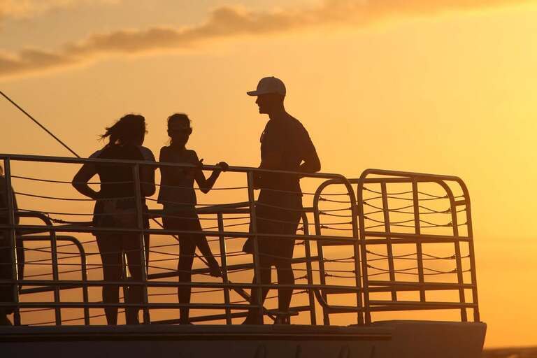 Kauai_Sea_Tours_Express_Na_Pali_Sunset_Tour_aboard_Imiloa_Feature_slide_2.1
