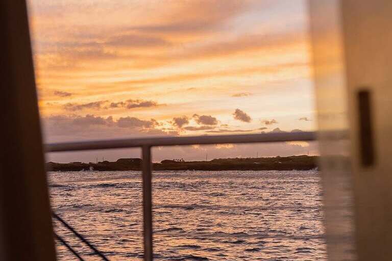 Kauai_Sea_Tours_Express_Na_Pali_Sunset_Tour_aboard_Imiloa_Feature_slide_2.3