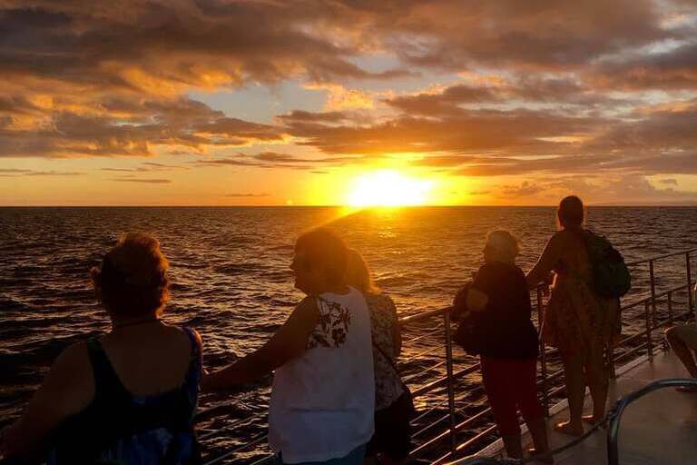 Kauai_Sea_Tours_Express_Na_Pali_Sunset_Tour_aboard_Imiloa_Feature_slide_2.4