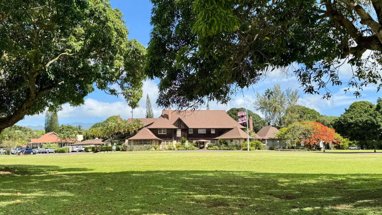 Kilohana Crater Expeditions Historic Iliahi Estate and Native Plants