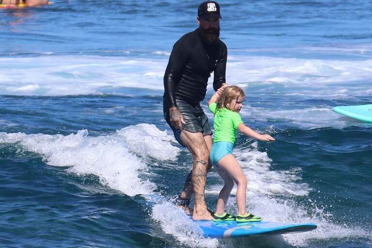 kona_town_surf_adventures__llc_group_lesson_Feature_slide_1.4