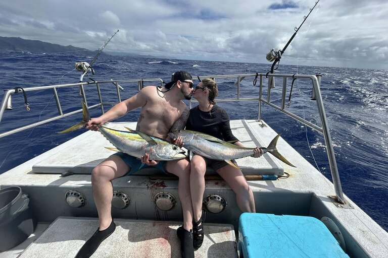 ohana_fishing_charters_Kauai_Deep_Sea_Fishing_Charter_Feature_slide_1.2