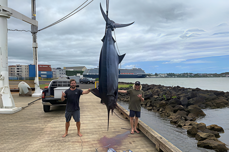 ohana_fishing_charters_Kauai_Deep_Sea_Fishing_Charter_Feature_slide_1.3