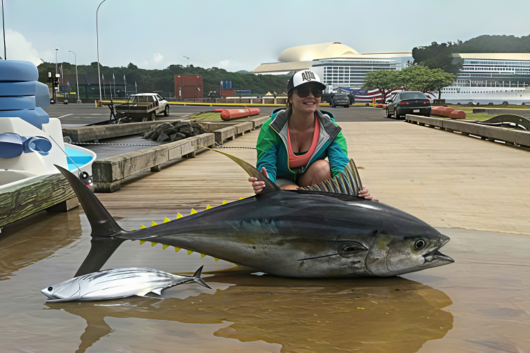 ohana_fishing_charters_Kauai_Deep_Sea_Fishing_Charter_Feature_slide_1.4