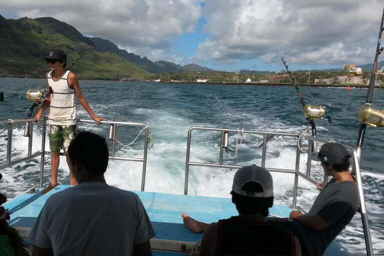 ohana_fishing_charters_Kauai_Deep_Sea_Fishing_Charter_Feature_slide_3.1
