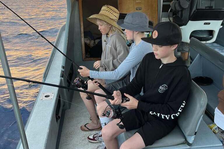ohana_fishing_charters_Kauai_Deep_Sea_Fishing_Charter_Feature_slide_3.2