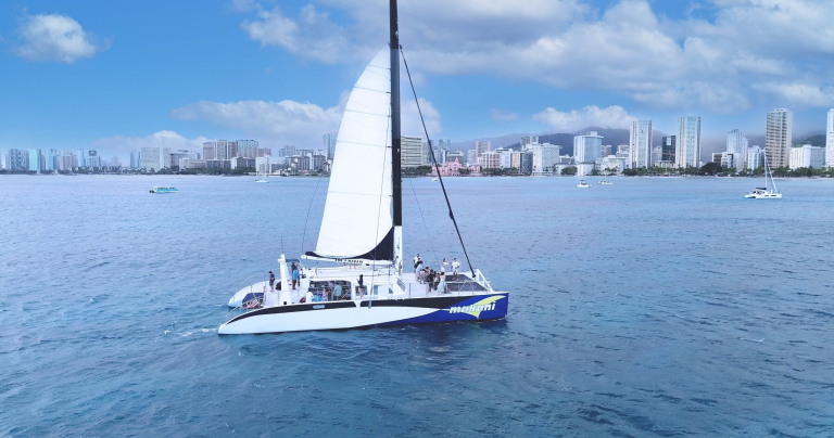 makani-catamaran-waikiki-fun-in-the-sun-sailing-cruise-breath-waikiki-view