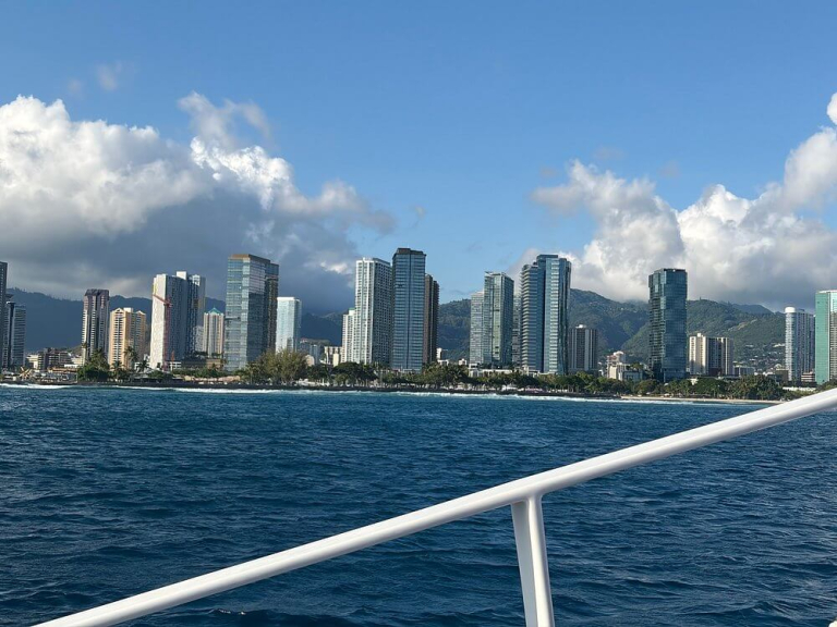 makani-catamaran-waikiki-fun-in-the-sun-sailing-cruise-city