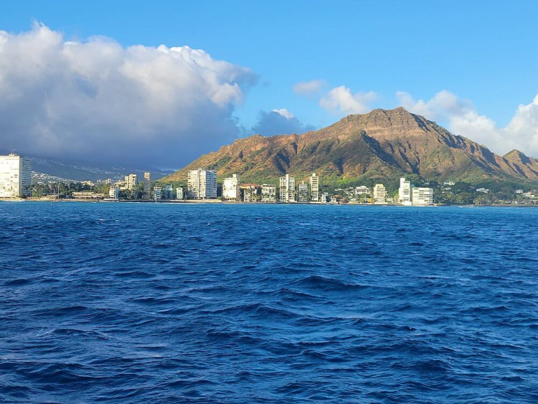 makani-catamaran-waikiki-fun-in-the-sun-sailing-cruise-diamond-head-view