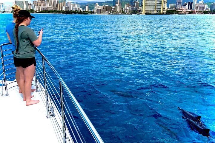 makani-catamaran-waikiki-fun-in-the-sun-sailing-cruise-girl-see-the-dolphin