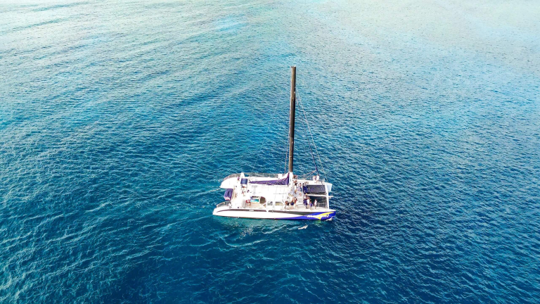 makani-catamaran-waikiki-fun-in-the-sun-sailing-cruise-waikiki-beach